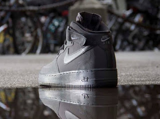 Nike Air Force 1 Mid Black