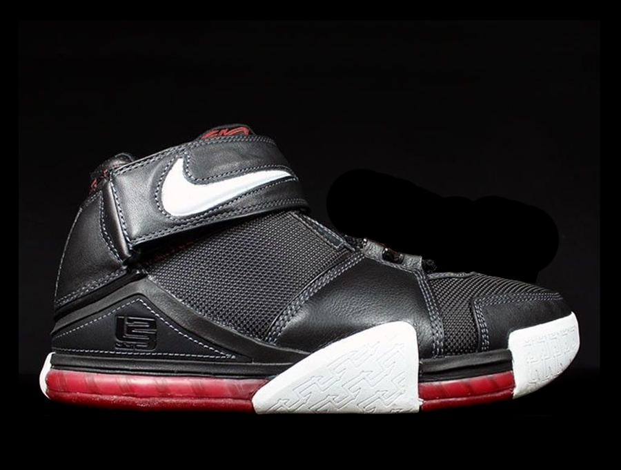 2004 – Nike Zoom LeBron II