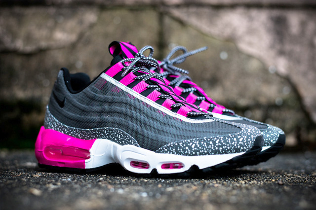 NIKE AIR MAX 95 PRM TAPE 